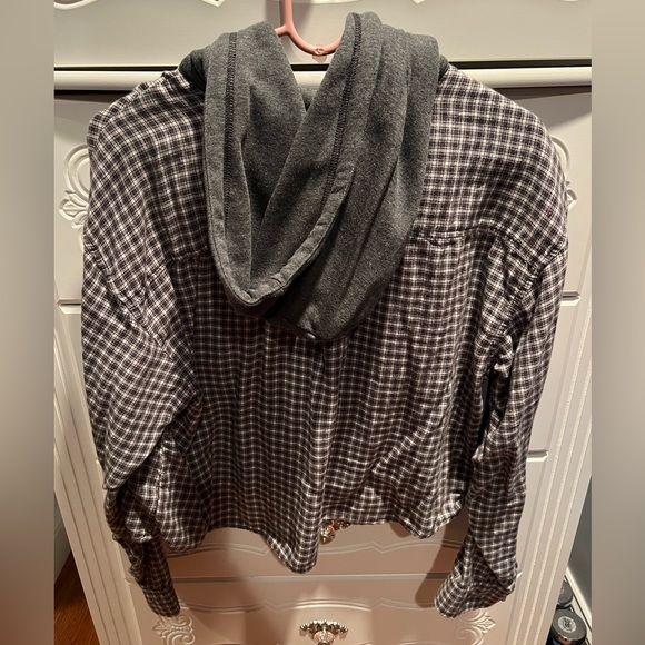 Grey and White Cropped Hoodie Flannel - Picture 2 of 3